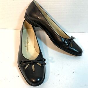 SALVATORE FERRAGAMO Black Leather Flats Shoes with Bow